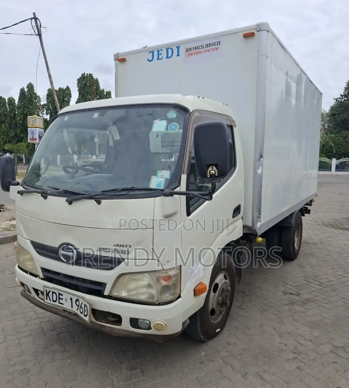 Hino Hino Dutro 2014 White