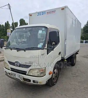 Hino Hino Dutro 2014 White