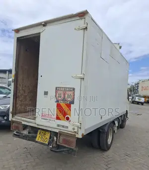 Hino Hino Dutro 2014 White