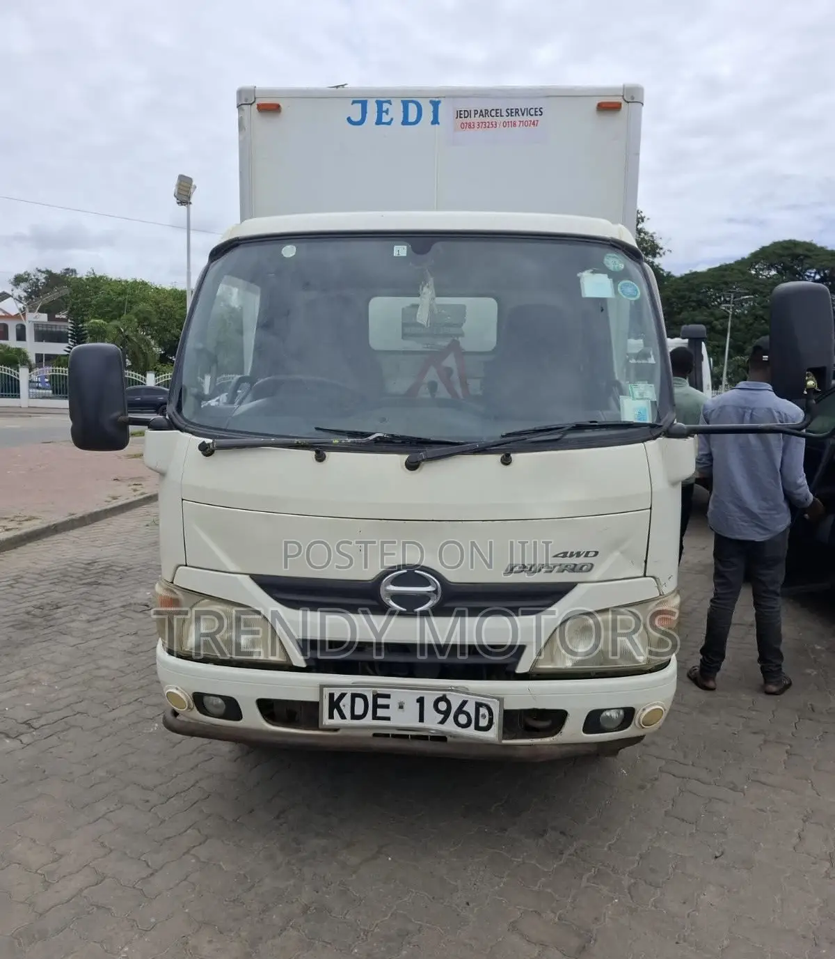 Hino Hino Dutro 2014 White