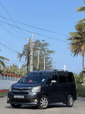 Toyota Noah 2007 Gray