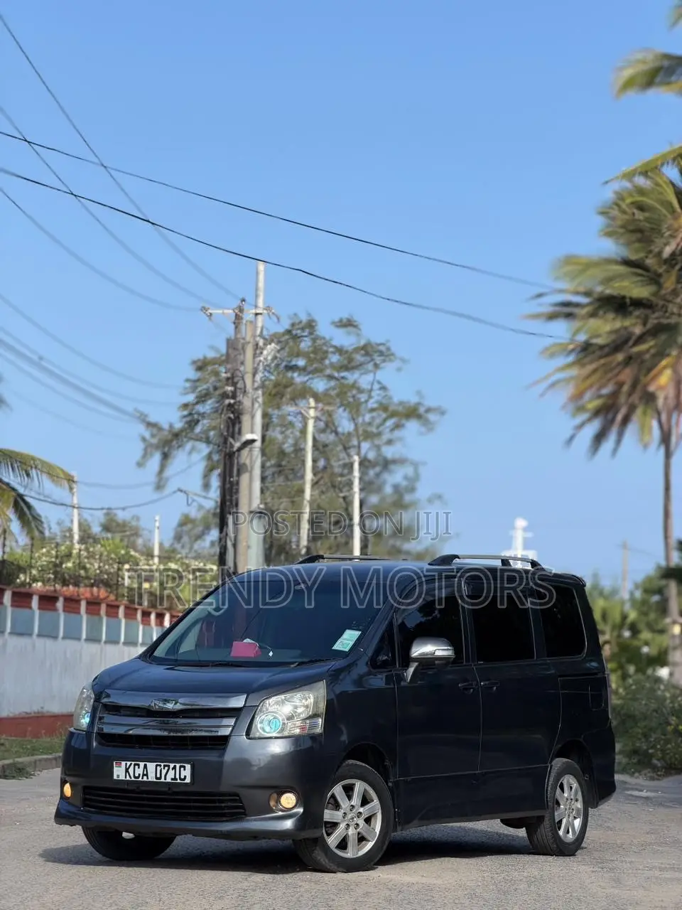 Toyota Noah 2007 Gray