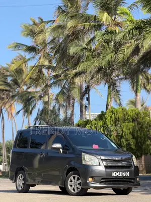 Toyota Noah 2007 Gray