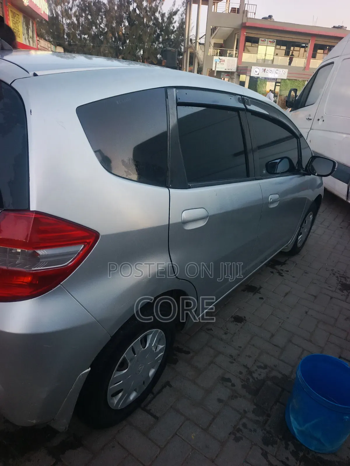 Honda Fit Automatic 2011 Silver