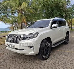 Toyota Land Cruiser Prado 2017 White