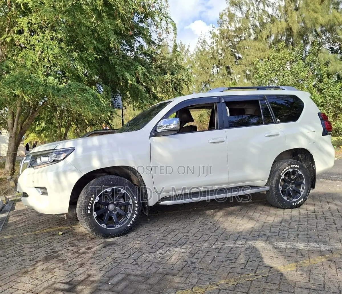 Toyota Land Cruiser Prado 2017 White