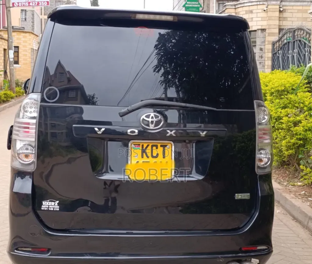 Toyota Voxy V 2WD 8-Seater 2011 Black