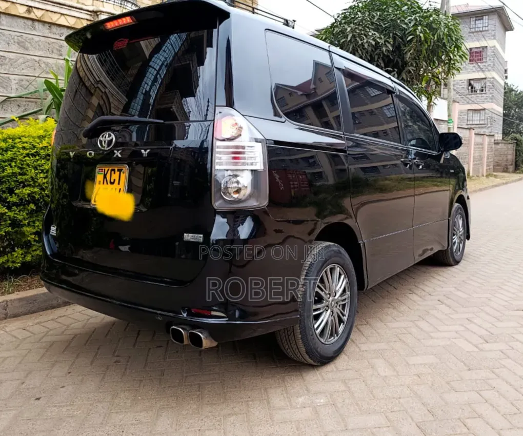 Toyota Voxy V 2WD 8-Seater 2011 Black