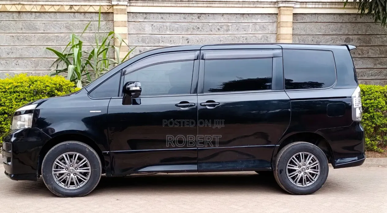 Toyota Voxy V 2WD 8-Seater 2011 Black
