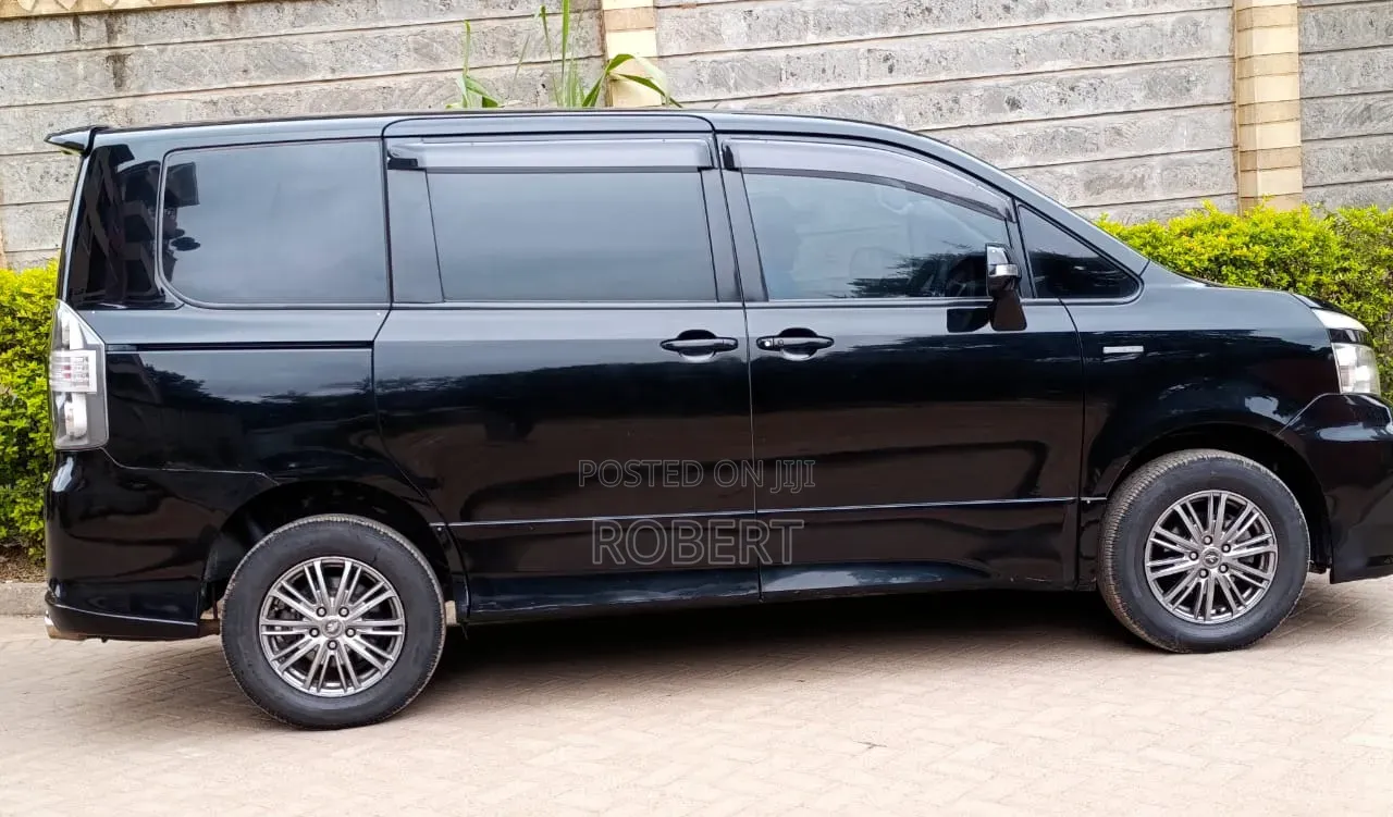 Toyota Voxy V 2WD 8-Seater 2011 Black