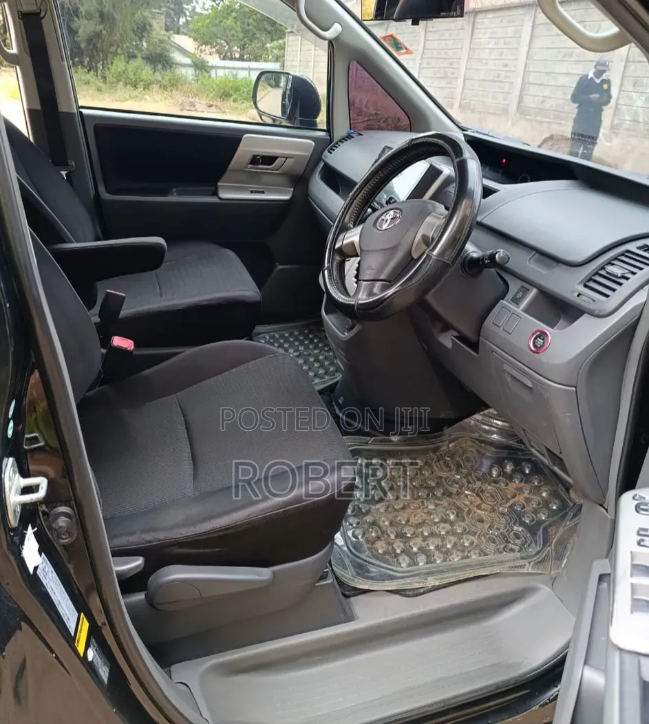 Toyota Voxy V 2WD 8-Seater 2011 Black