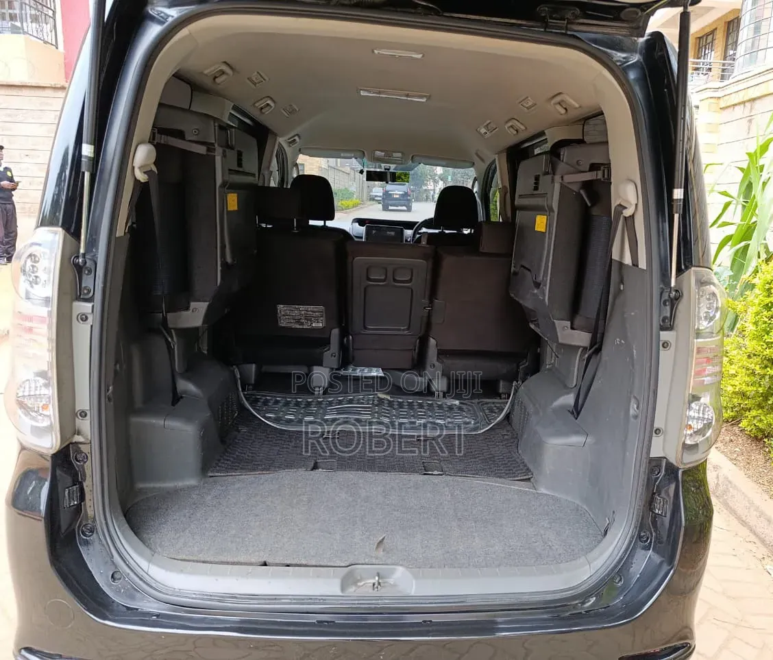 Toyota Voxy V 2WD 8-Seater 2011 Black
