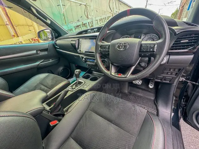 Toyota Hilux 2022 Black
