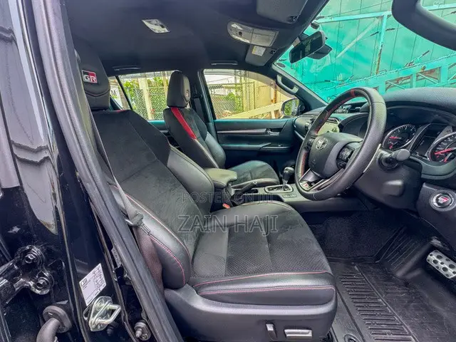 Toyota Hilux 2022 Black