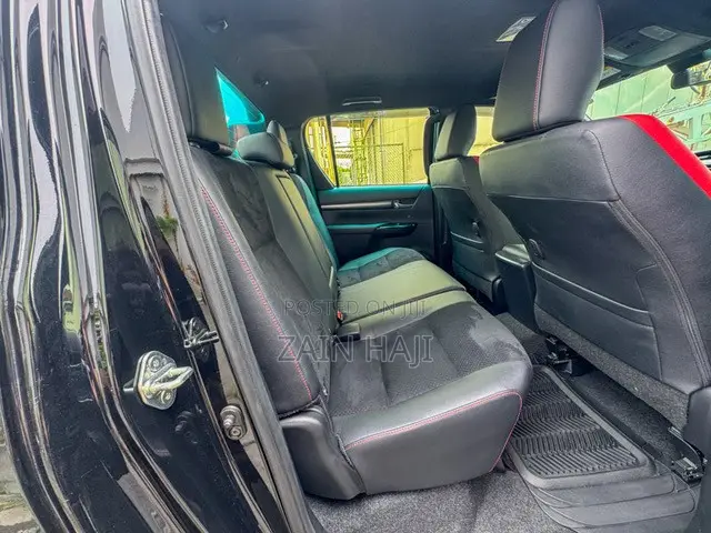 Toyota Hilux 2022 Black