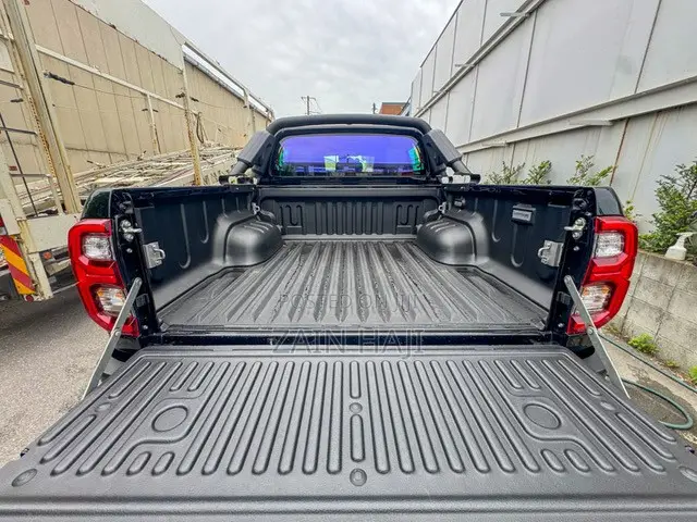 Toyota Hilux 2022 Black