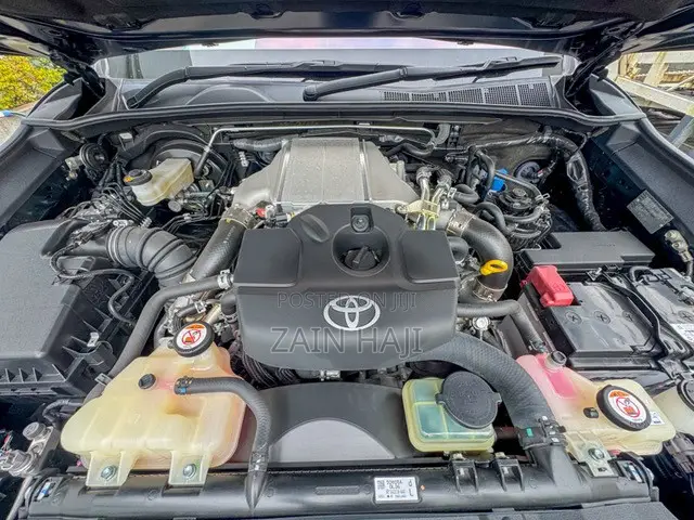 Toyota Hilux 2022 Black