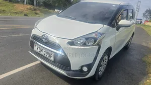 Toyota Sienta 2017 White