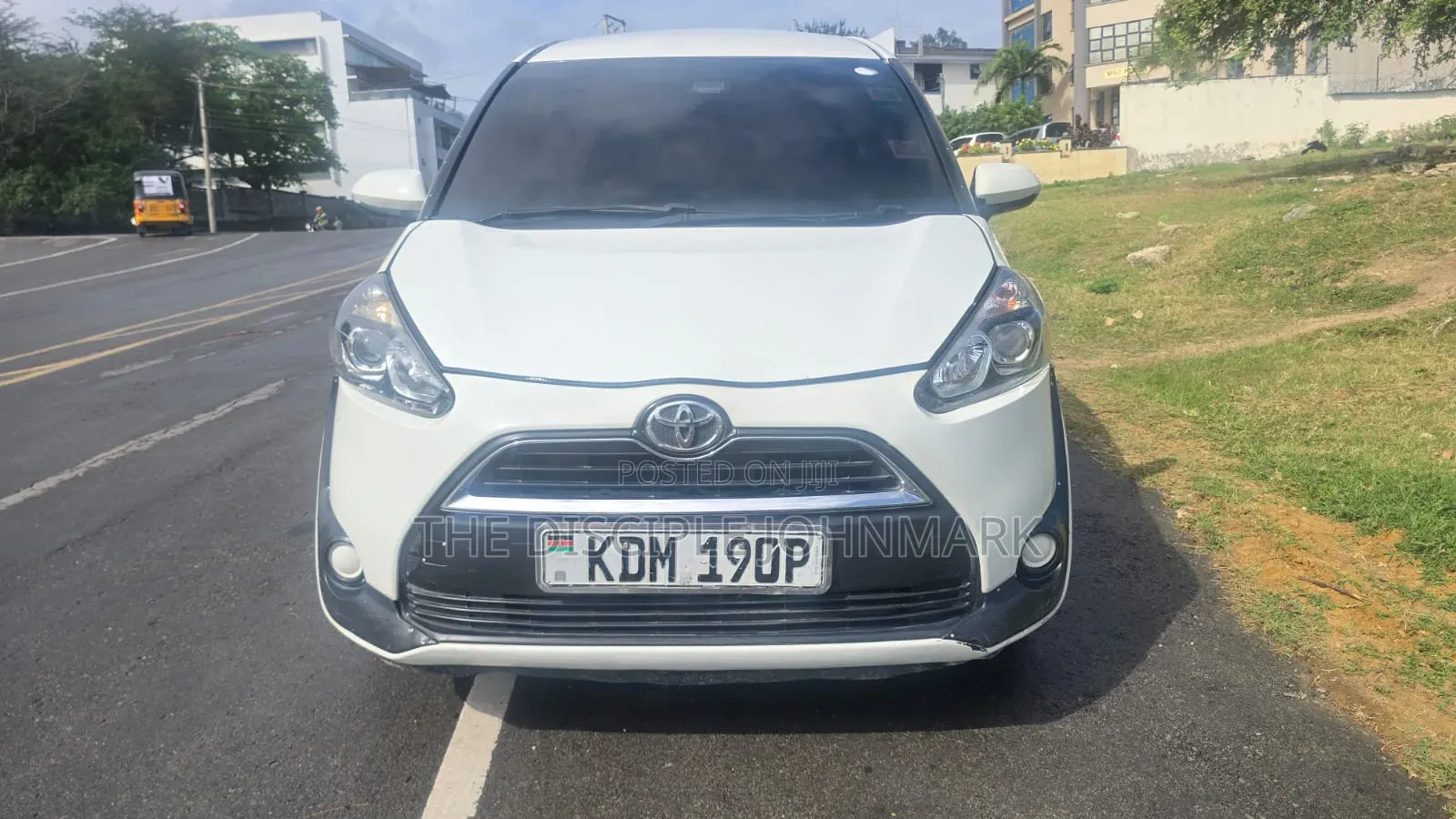 Toyota Sienta 2017 White