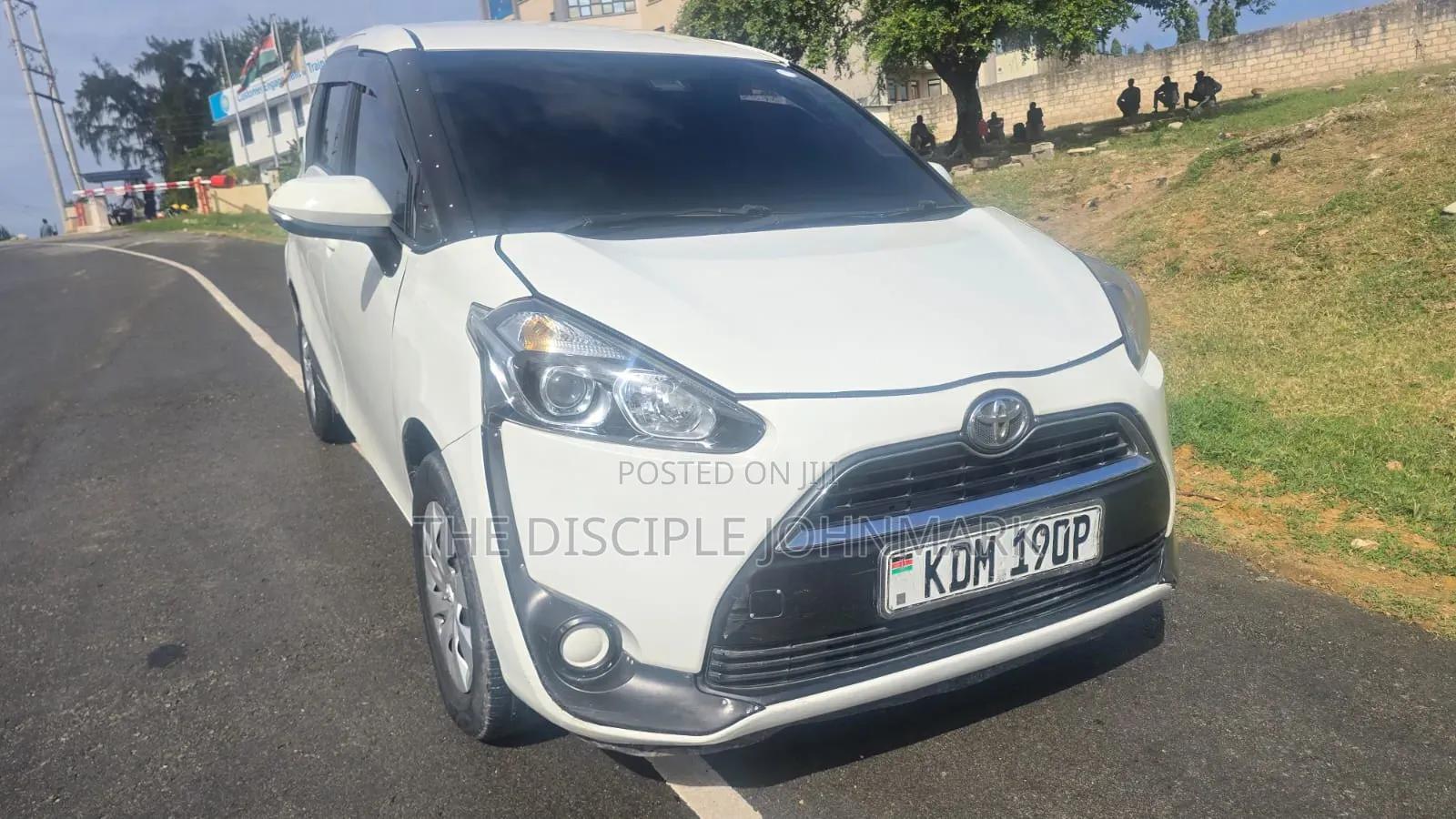 Toyota Sienta 2017 White