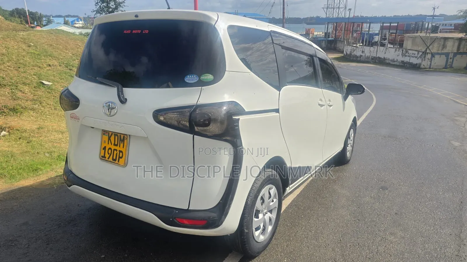 Toyota Sienta 2017 White