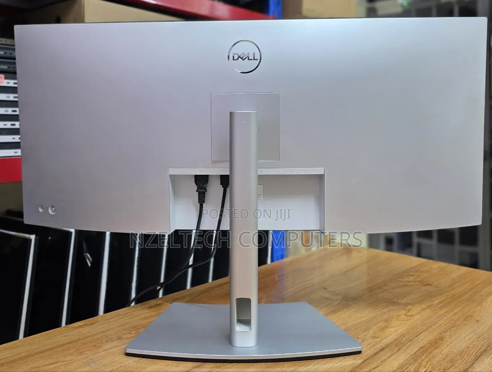 Dell 38 Inch Curved Monitor 
Model:U3821DW
Resolution:3840*1600