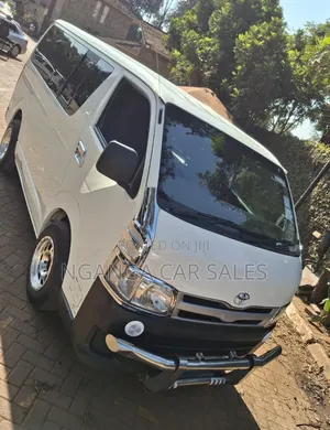 Toyota HiAce 2013 White