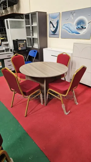 4-Seater Round Conference Suite