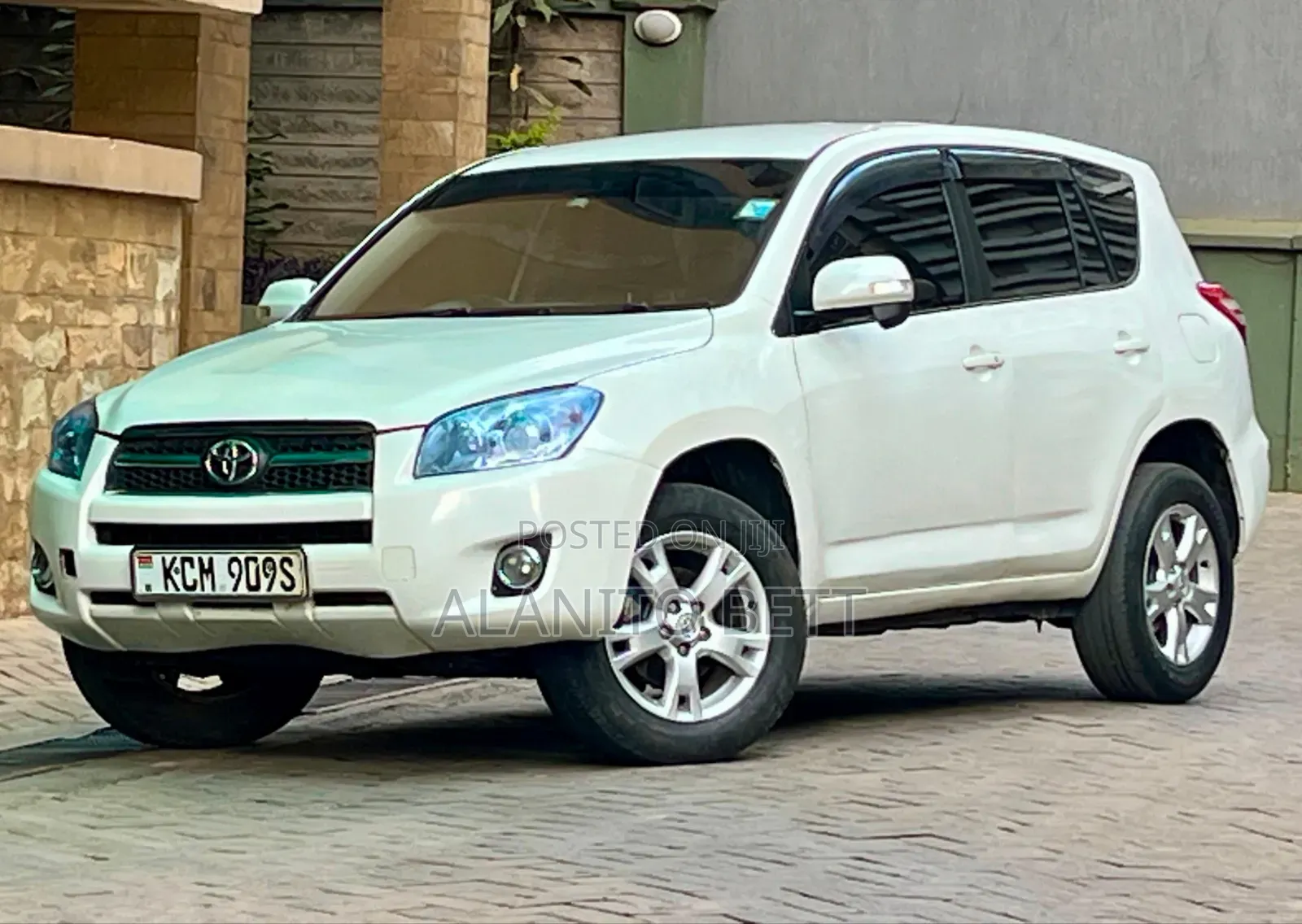 Toyota RAV4 2010 White