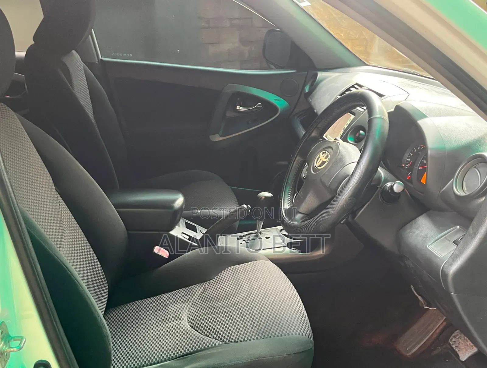 Toyota RAV4 2010 White