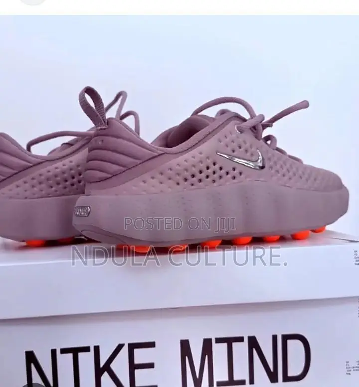 Nike Mind 002