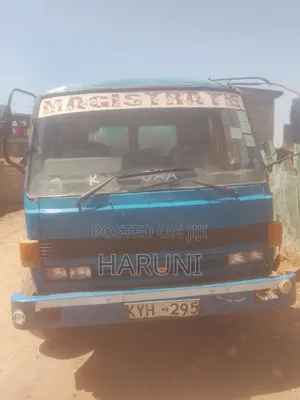 Isuzu ELF Truck 2009 Blue