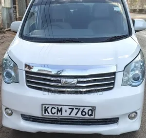 Toyota Noah 2010 White
