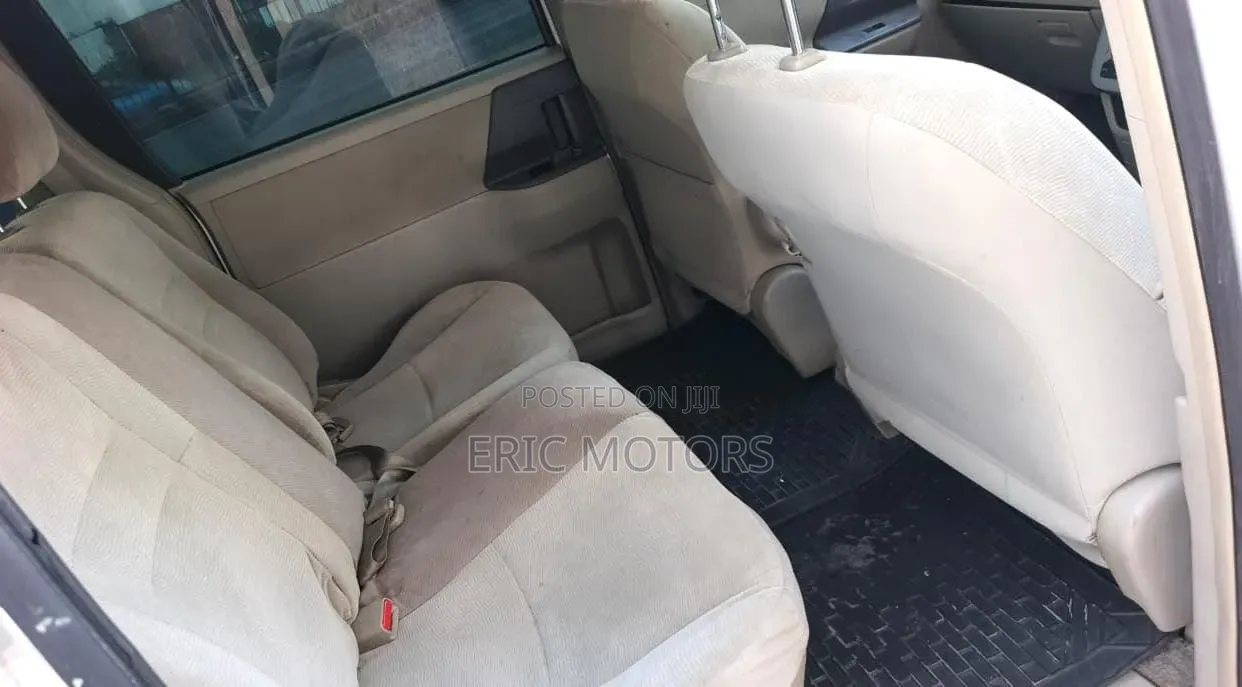 Toyota Noah 2010 White