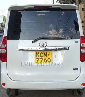 Toyota Noah 2010 White