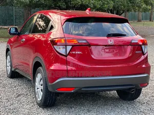 Honda Vezel 2018 Maroon