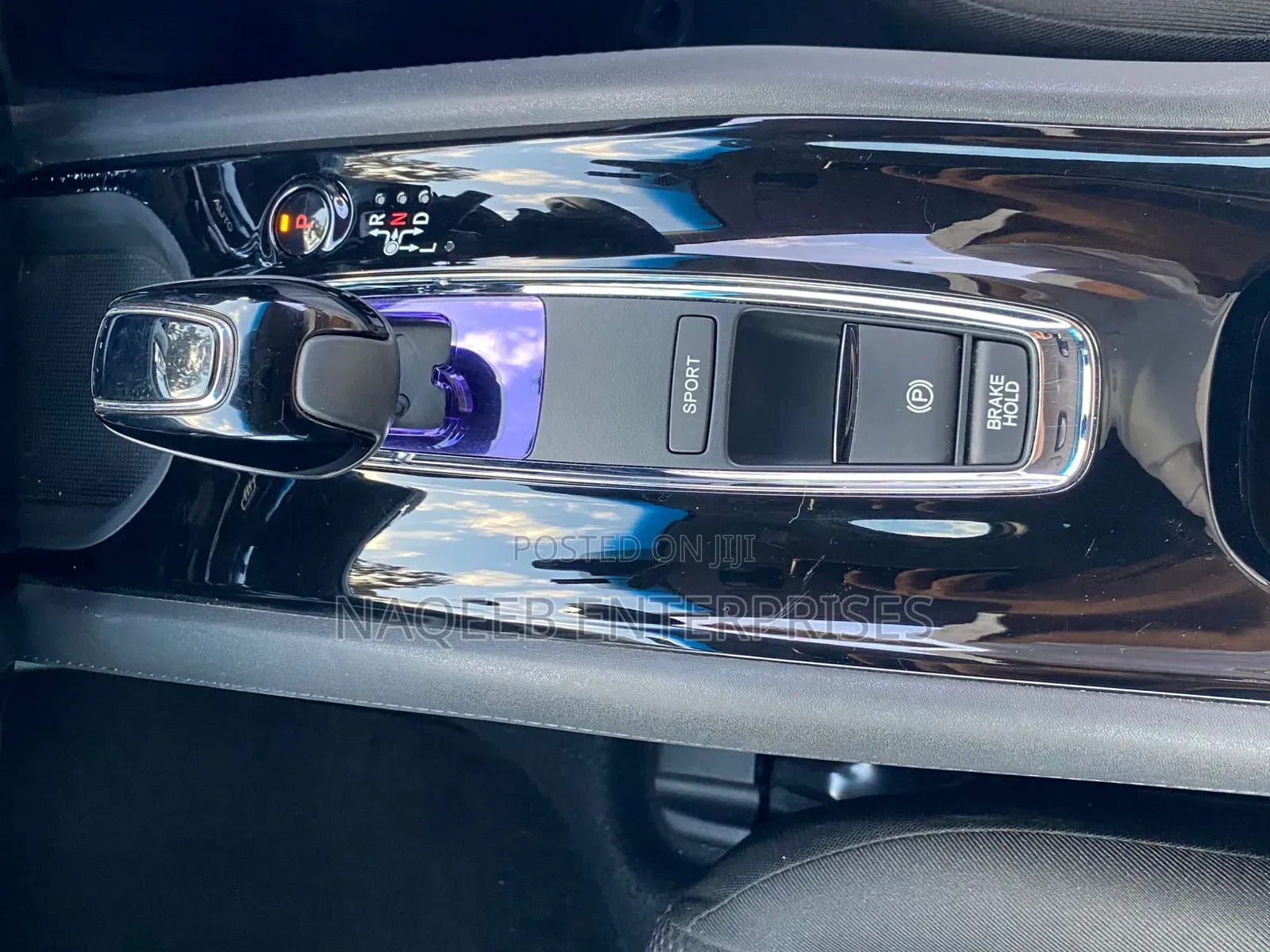 Honda Vezel 2018 Maroon