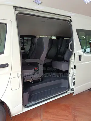 Executive 14 Seater Toyota Hiace Van for Hire – Chauffeur Driven