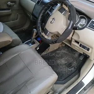 Nissan Tiida 2010 White