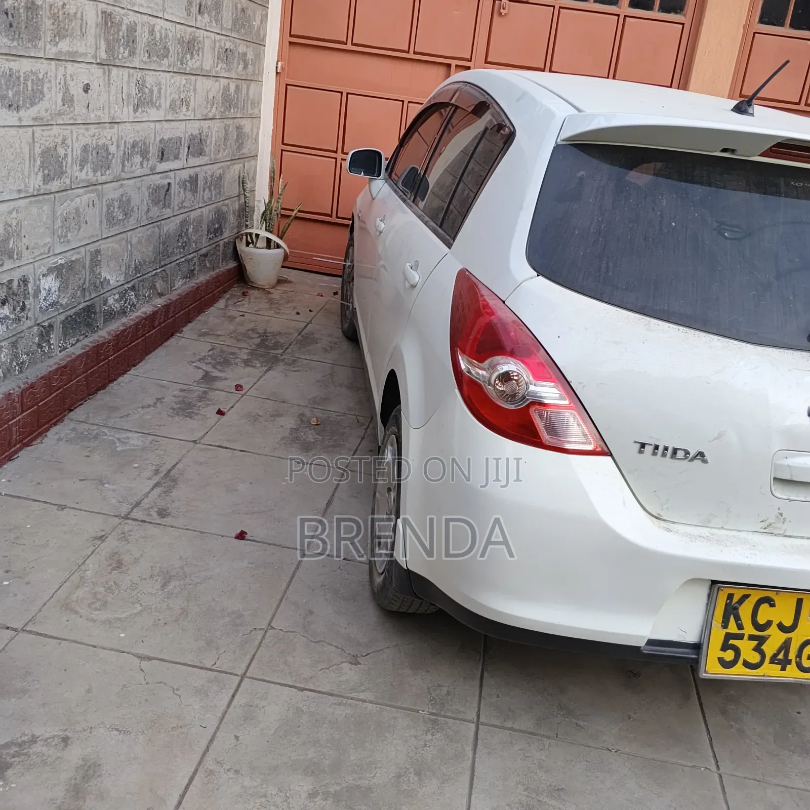 Nissan Tiida 2010 White