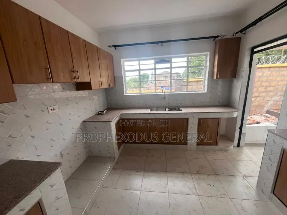 3bdrm Bungalow in Oluulua for sale
