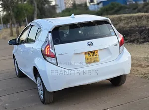 Toyota Aqua 2015 Off white