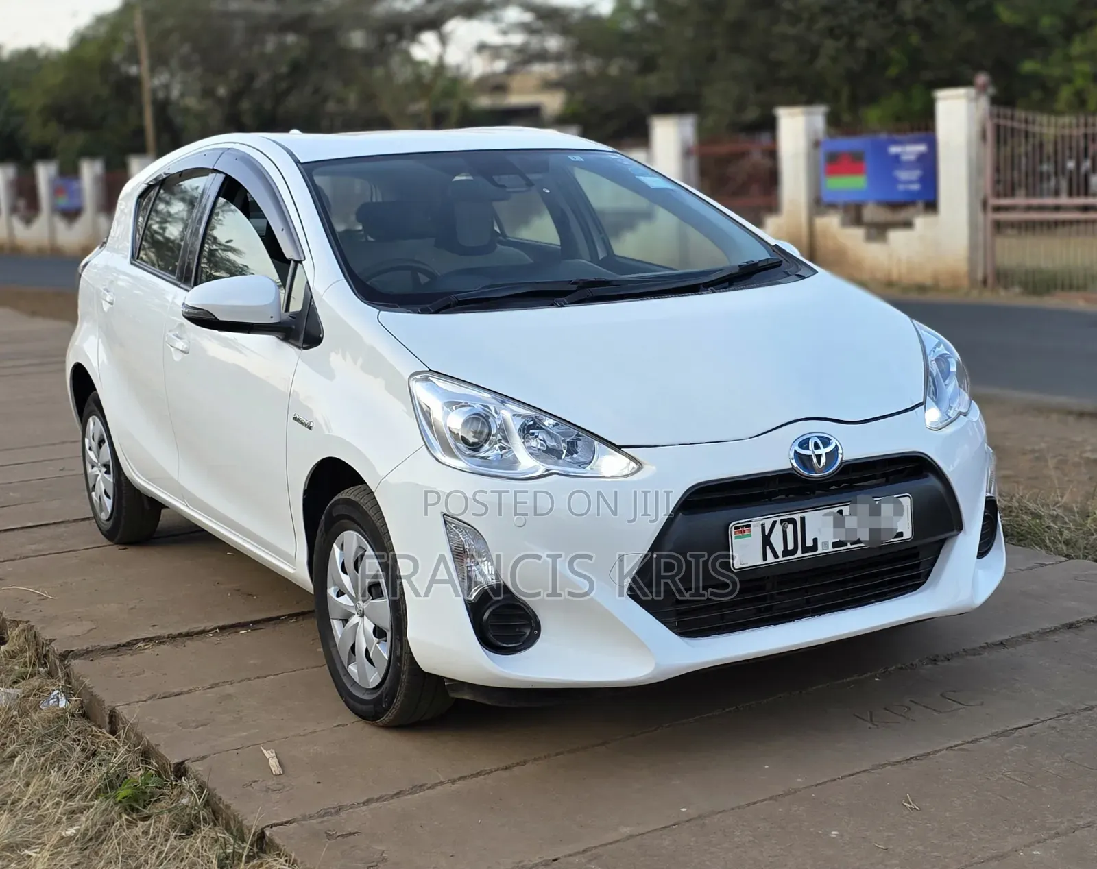 Toyota Aqua 2015 Off white