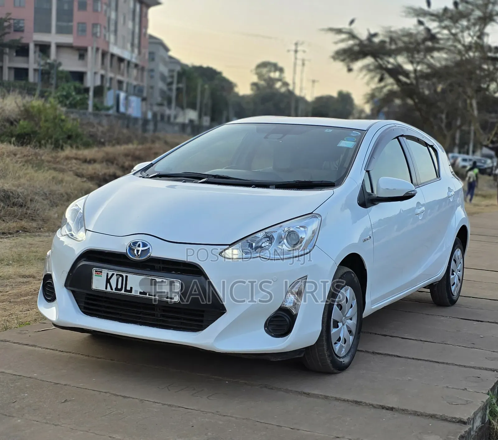 Toyota Aqua 2015 Off white