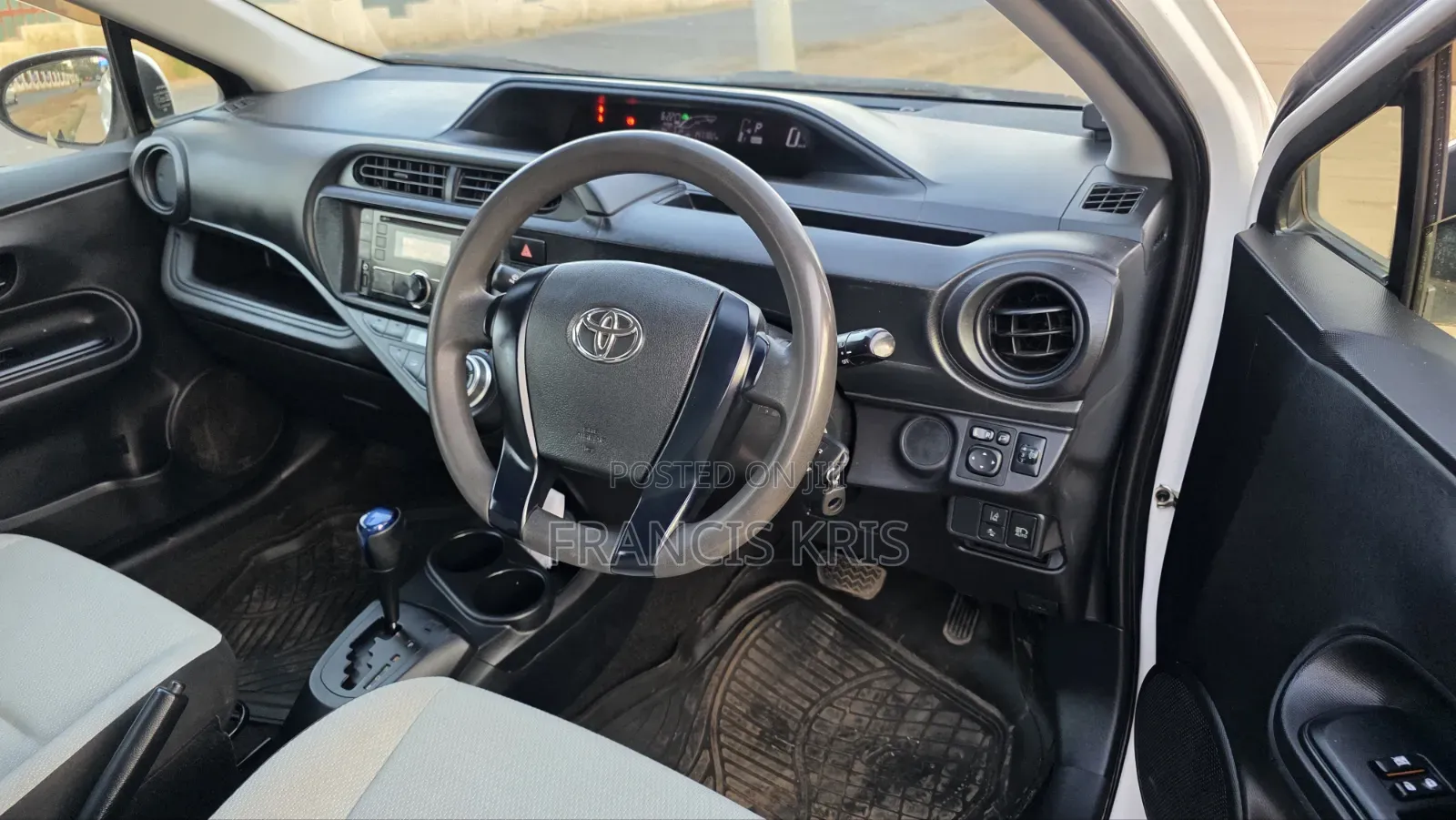Toyota Aqua 2015 Off white