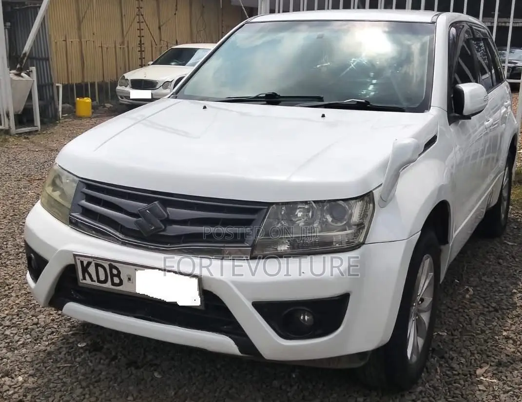 Suzuki Escudo 2013 White