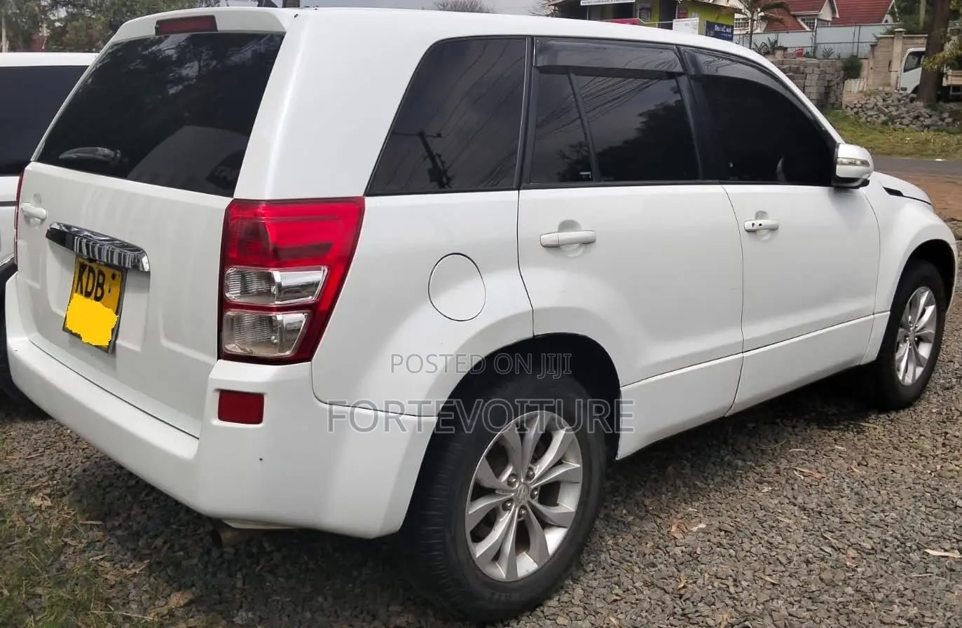 Suzuki Escudo 2013 White