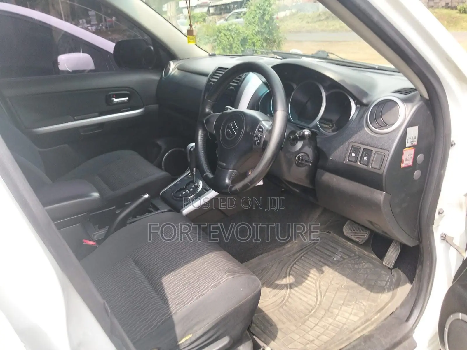 Suzuki Escudo 2013 White