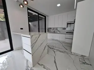 6bdrm Villa in Maziwa for sale