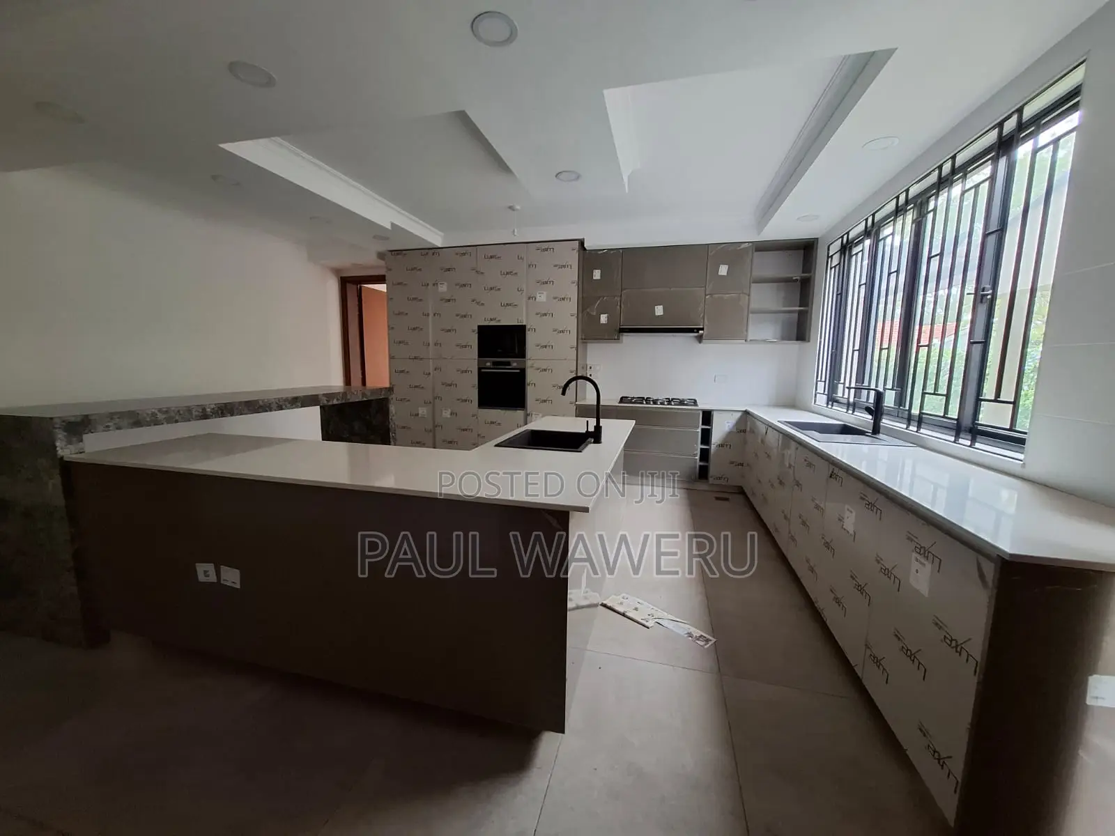 6bdrm Townhouse/Terrace in Maziwa for sale